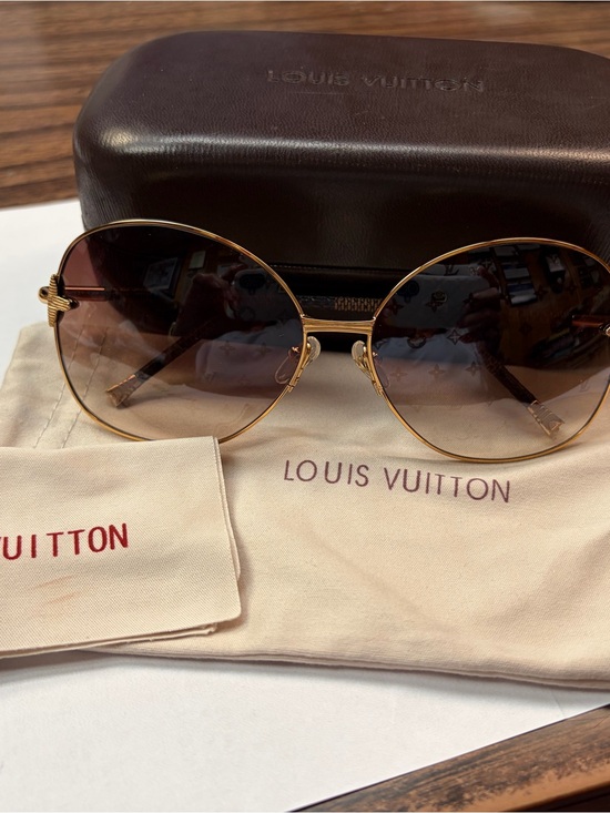 Louis Vuitton Accessories - Louis Vuitton Women's Round Gold Frame Sunglasses - Brown Gradient Lenses